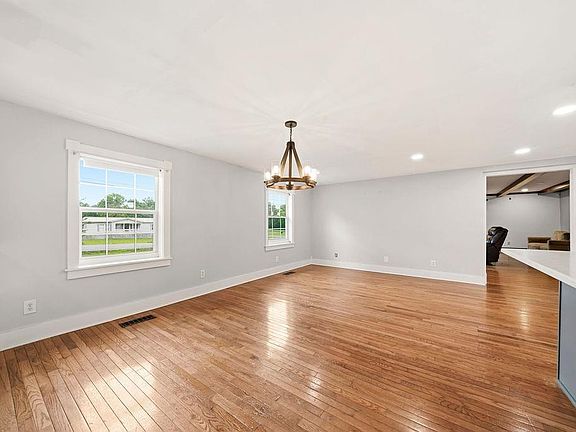 5th image of 483 Allgood Rd