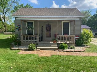649 E Lincoln St, White Hall, IL 62092