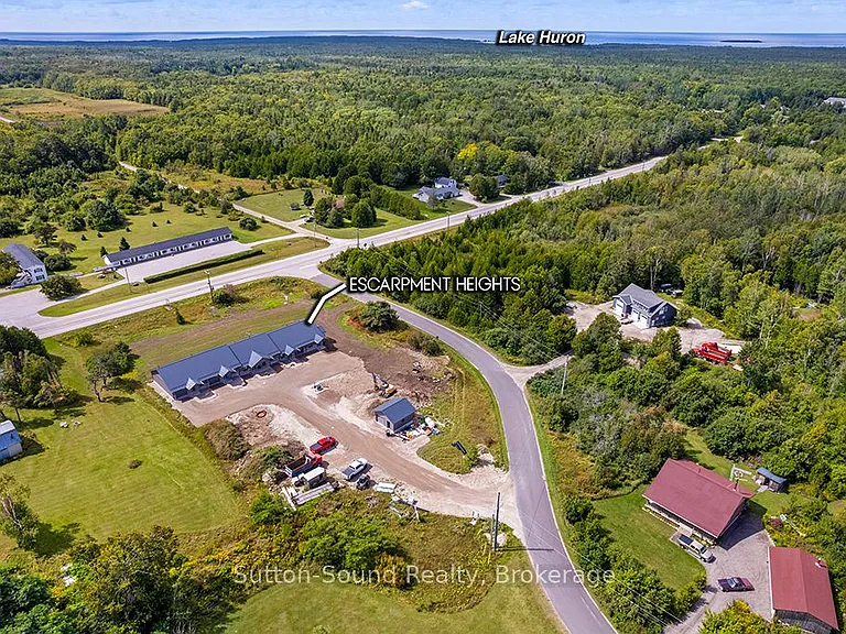 18 Maple Golf Cres #4 — Photo 43
