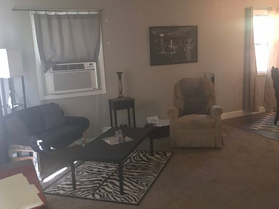 2nd image of 1158 Redwood Ave