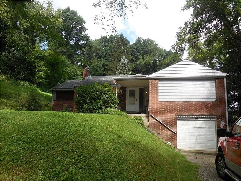 1340 Grove Rd photo 1