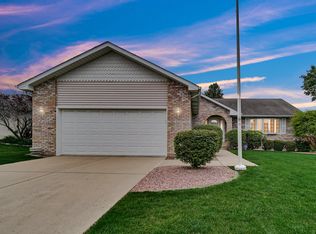 168 Summerhill Dr, Dyer, IN