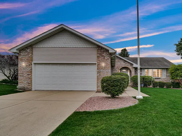 168 Summerhill Dr, Dyer, IN 46311