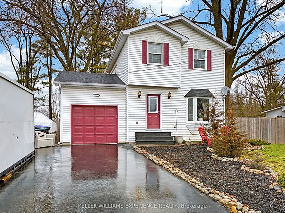 3rd image of 125 Simcoe St