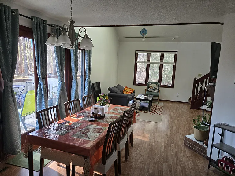 109 Essex Dr #109 — Photo 2