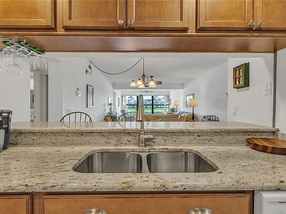 4th image of 38 Plantation Dr APT 101