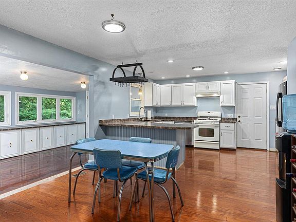 2nd image of 1225 Streamwood Ln