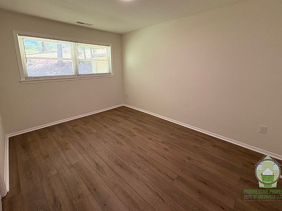 2nd image of 14 Tanyard Rd #B