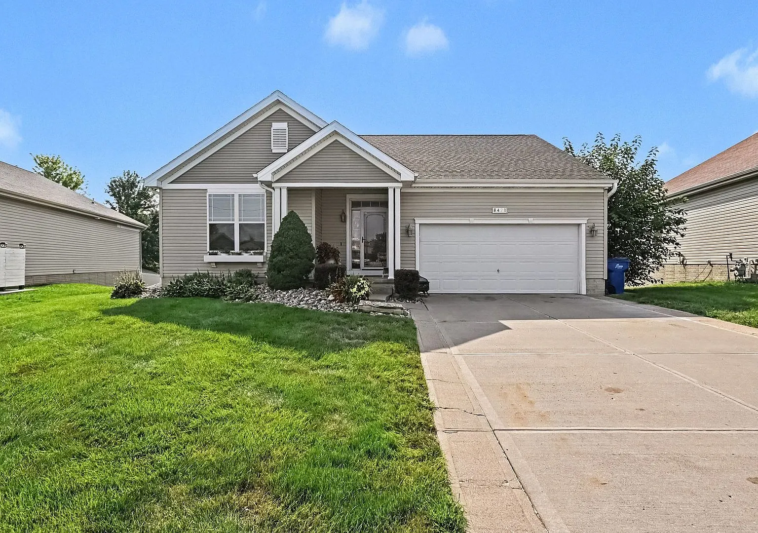 Great location! NEar Chalco Hills Recreation Area — Photo 1