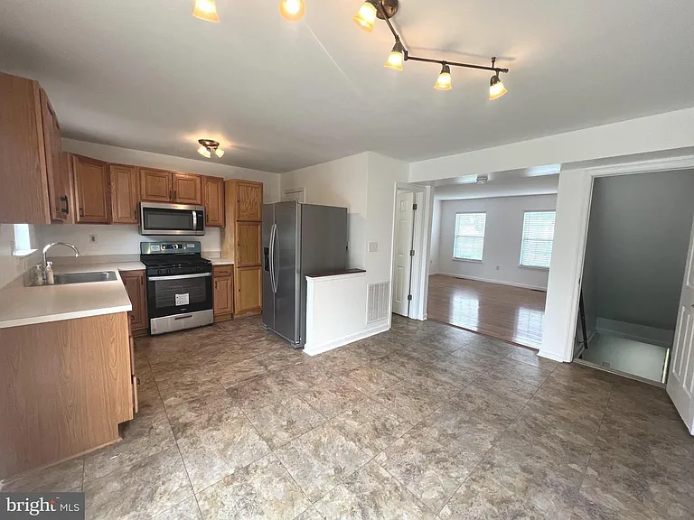 513 Willow Ave — Photo 8