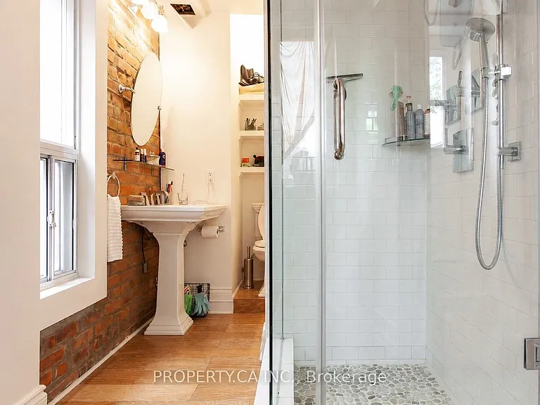 13 Hook Ave #UPPER — Photo 8