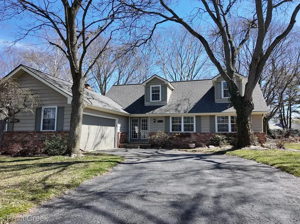 2777 Saturn Dr, Lake Orion, MI 48360