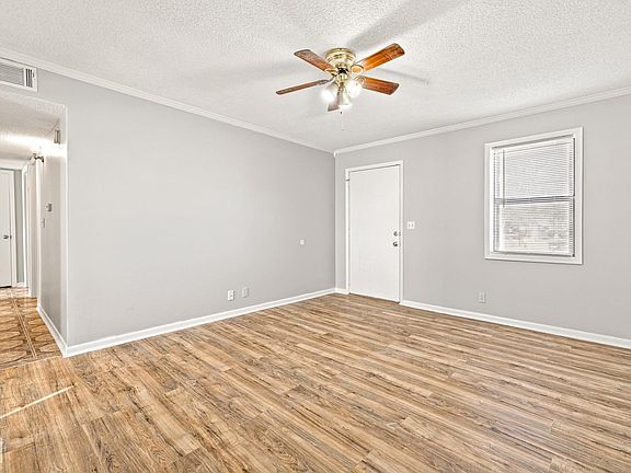 3rd image of 909 Grimes St