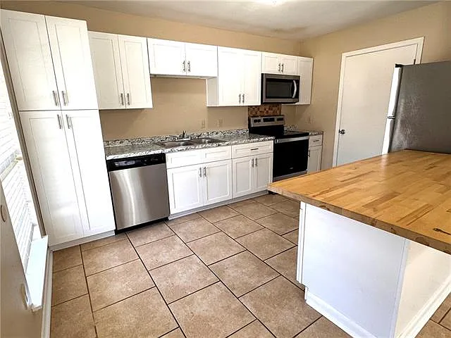 2 bed, 1.5 bath, 850 sqft, $1,070 — Photo 3