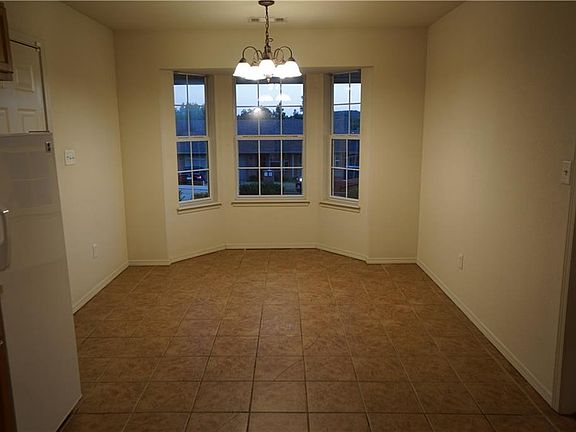 3rd image of 2214 Meadowlark Ln