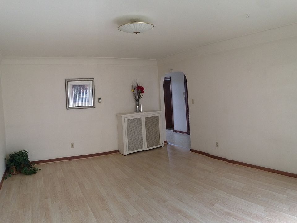 1st image of 24 Auburn Way S