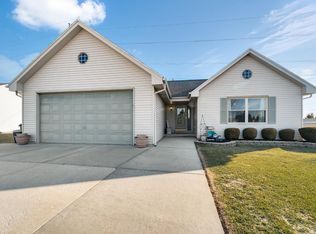 8350 South Golden Fields DRIVE, Oak Creek, WI 53154