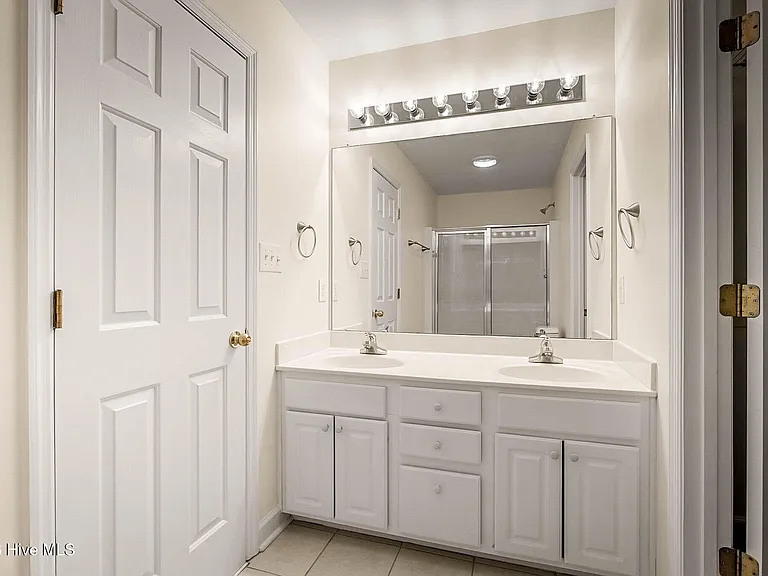 123 S Park Ln — Photo 13