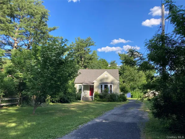 104 Canal Drive, Godeffroy, NY 12729
