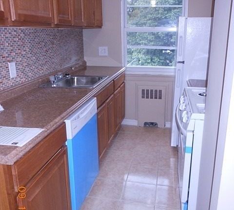 4th image of 19611 Dunton Ave