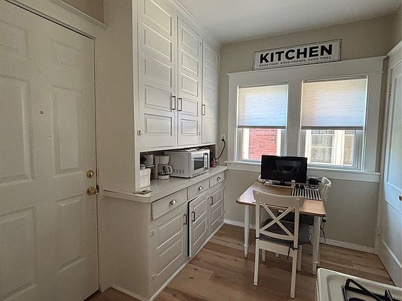 3rd image of 2626 Plum St