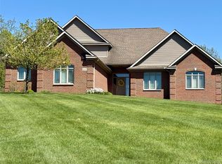 6435 Thompson Pond Dr, Whitmore Lake, MI 48189