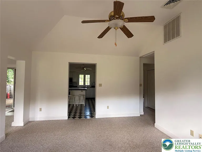 9751 Newtown Rd #B — Photo 3