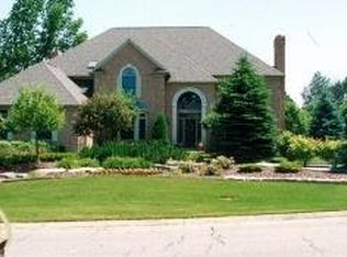 1481 Highpoint Dr, Rochester, MI 48306
