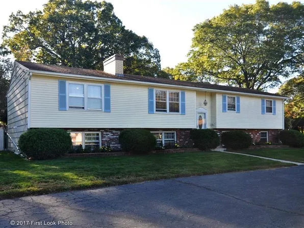 44 Quaker Dr, West Warwick, RI 02893
