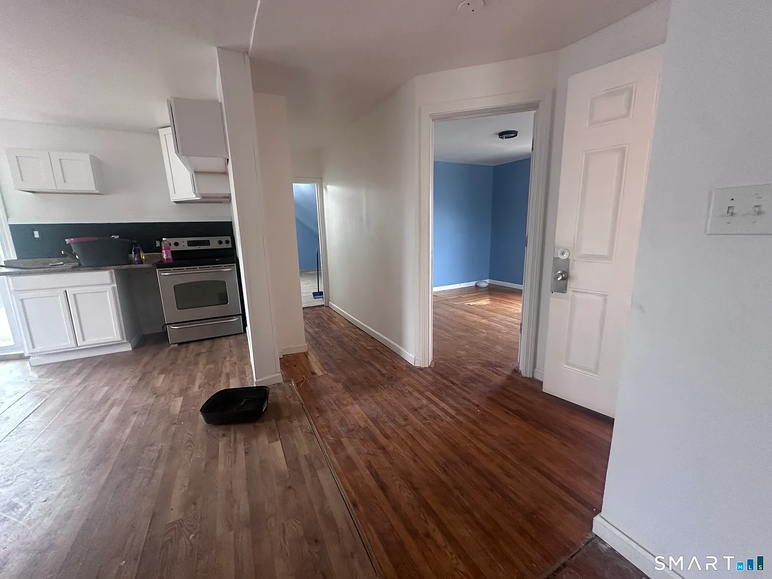 2 bed, 1.0 bath, 2893 sqft, $1,800 — Photo 2