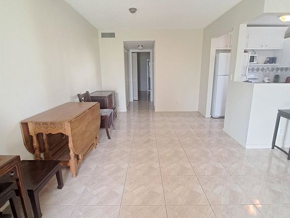 4th image of 87 Bedford Ct #D