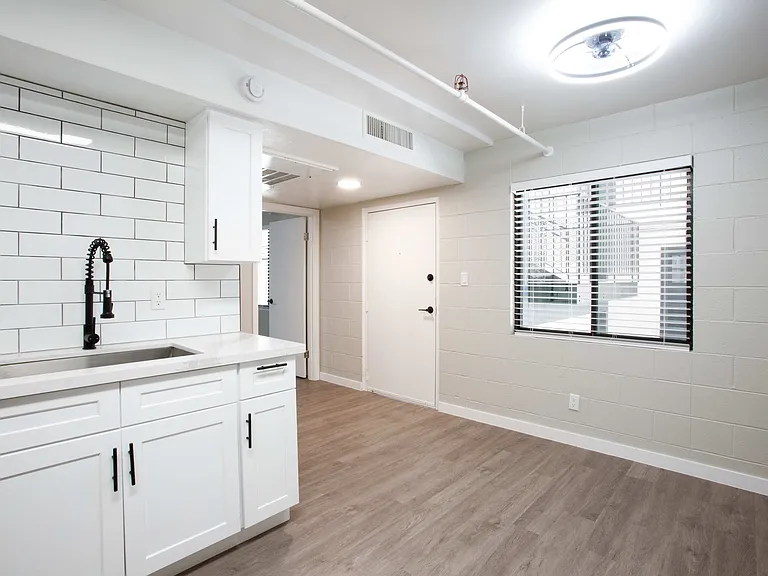 University Lofts — Photo 16