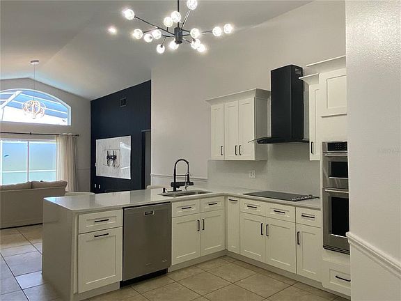 4th image of 419 BUCKINGHAM CIRCLE