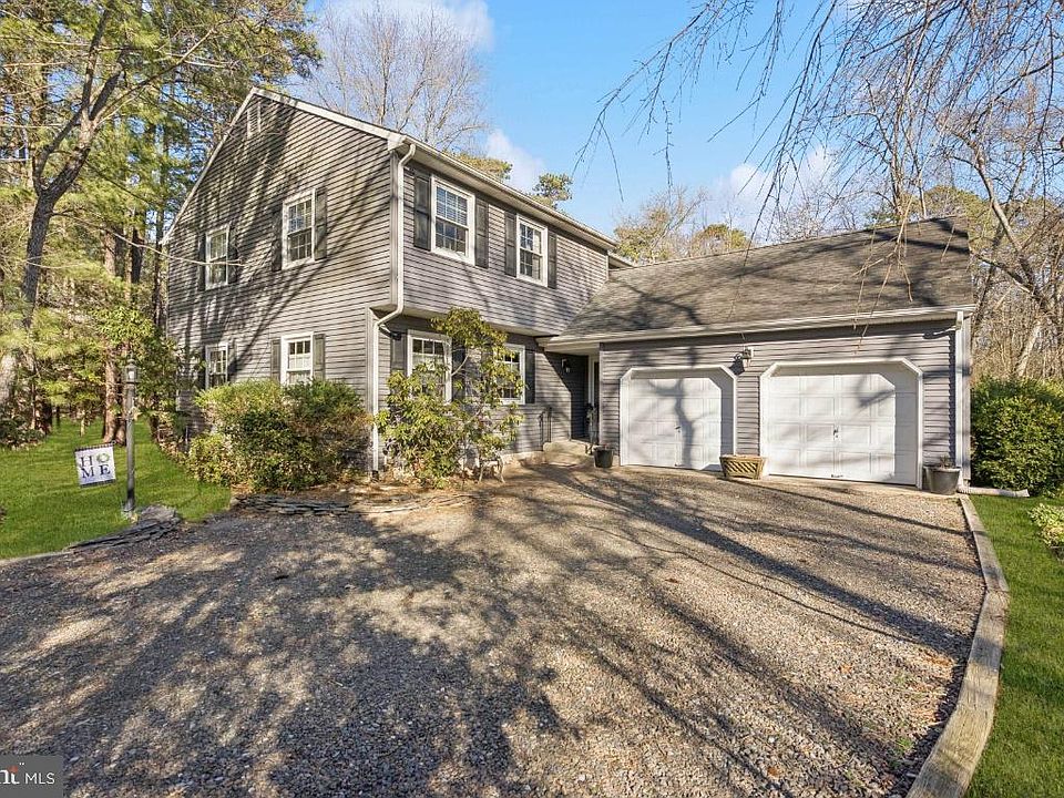 1st image of 110 Park Ct E