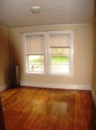 2nd image of 171 College St APT 4