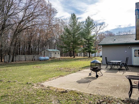 5th image of 15289 Grover Rd