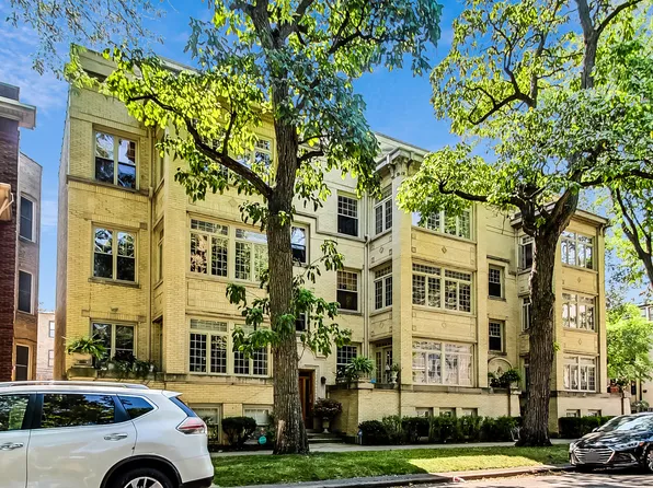 1353 W Granville Ave #302, Chicago, IL 60660