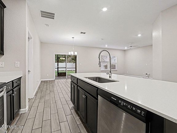 5th image of 7111 LONGLEAF BRANCH Drive