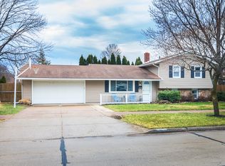 25281 Fawn Dr, North Olmsted, OH 44070