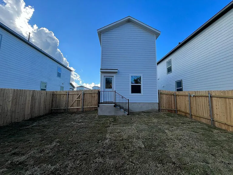 41 Trinity Cir #41 — Photo 4