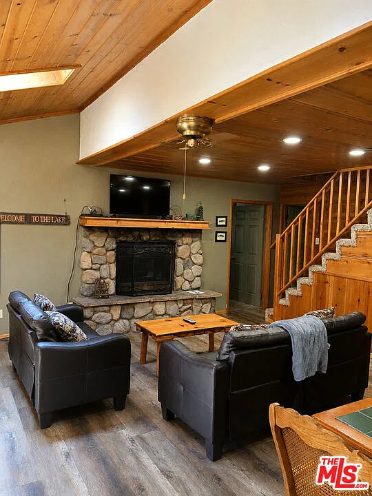 3 bed, 1.5 bath, 1200 sqft, $2,395 — Photo 3