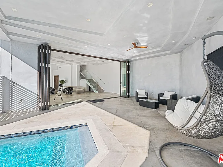 6181 Temple Hill Dr — Photo 17