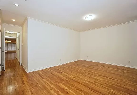 5th image of 2244 E 57th Pl