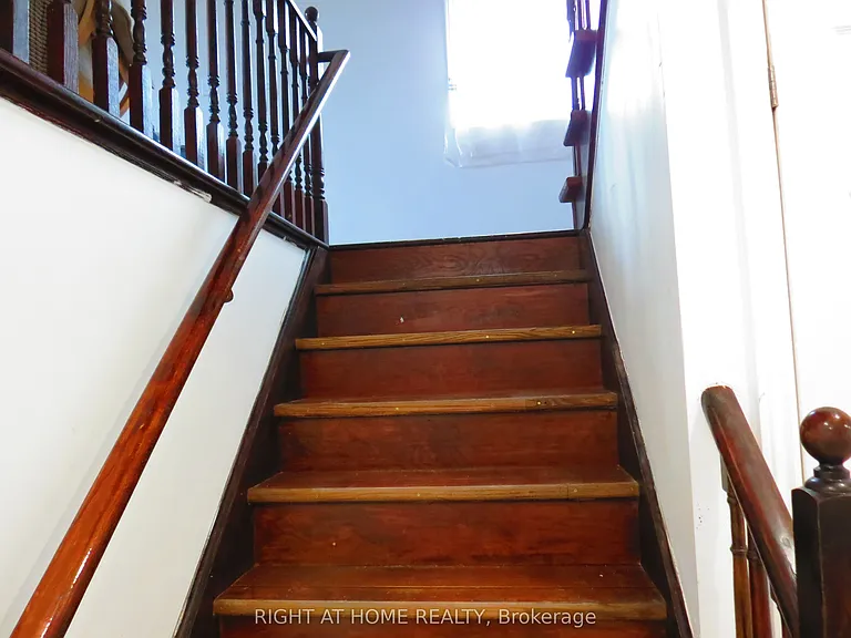 302 Stanley St — Photo 10