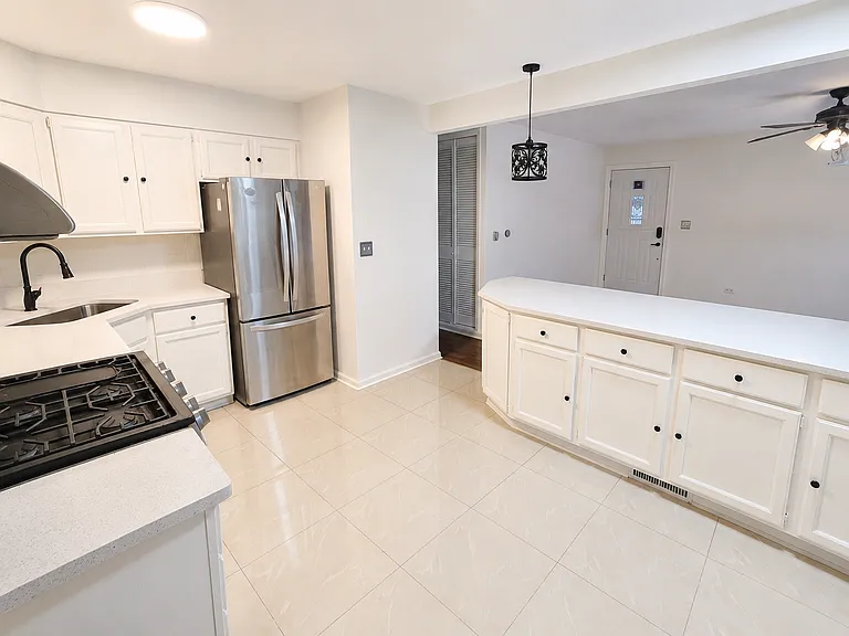 805 Leclaire Ave — Photo 8
