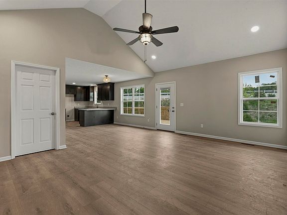 5th image of 44 Poppy Ct