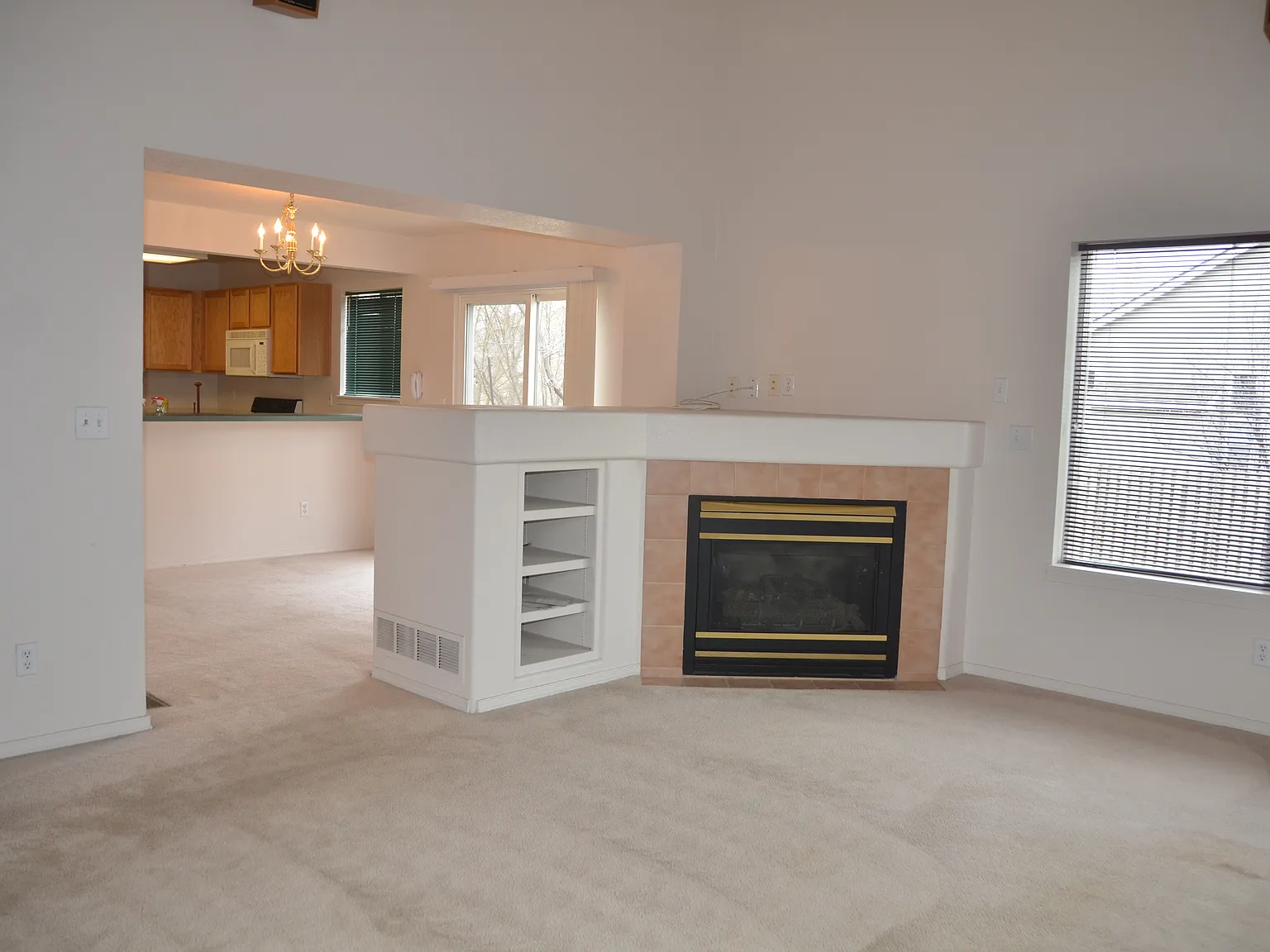 3 bed, 2.5 bath, 2251 sqft, $2,450 — Photo 2
