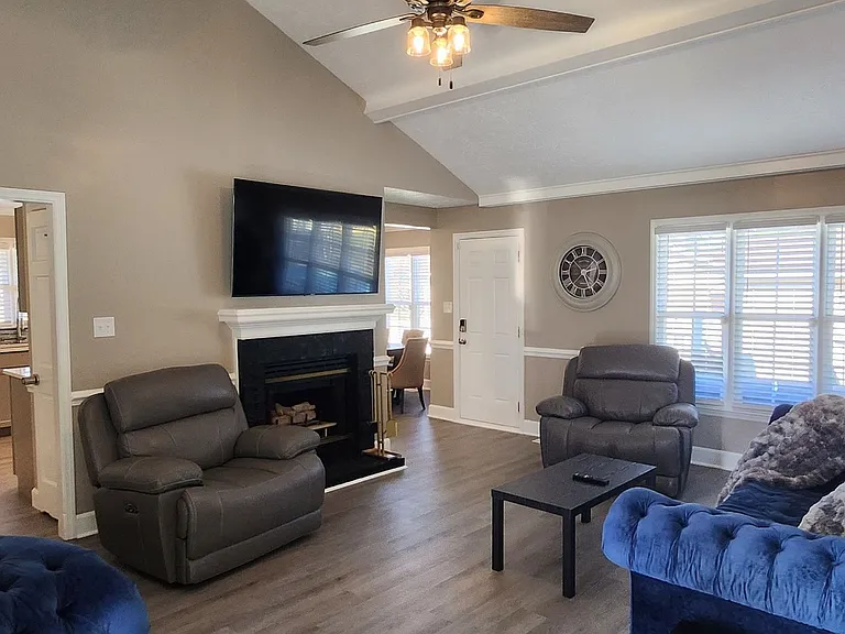 258 Kenwood Dr — Photo 3