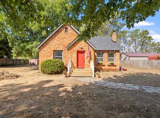 704 S Grand St, Grove, OK 74344