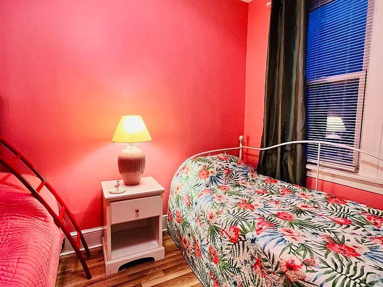 122 Dewey Pl — Photo 11